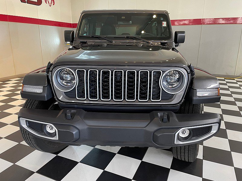 Used 2025 Jeep Wrangler Unlimited Sahara AWD/4WD image 2