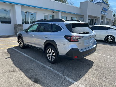 Used 2023 Subaru Outback Premium image 4
