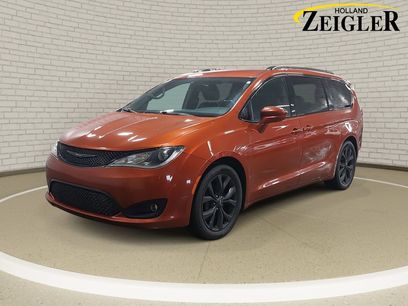 Used 2018 Chrysler Pacifica Touring-L w/ Premium Audio Group