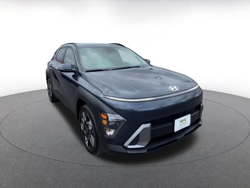 Used 2025 Hyundai Kona SEL image 3