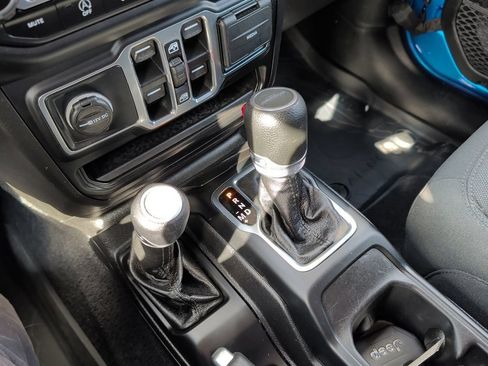 Used 2021 Jeep Gladiator Sport AWD/4WD image 21