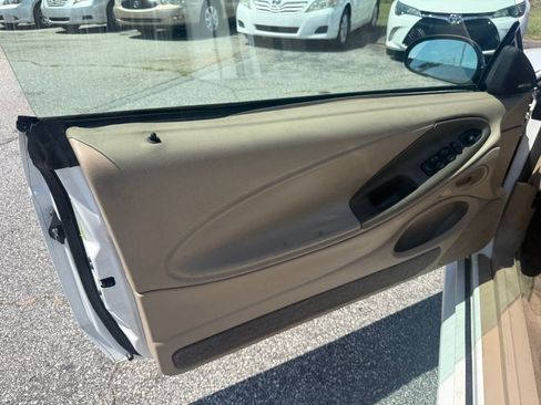 Used 2001 Ford Mustang Convertible RWD image 10