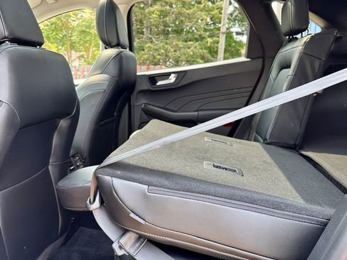 Used 2022 Ford Escape Titanium image 23