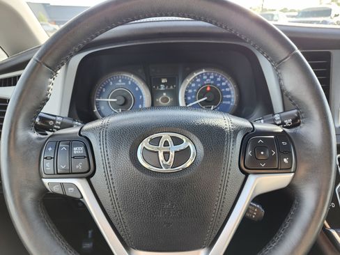Used 2017 Toyota Sienna Limited Premium AWD/4WD image 30