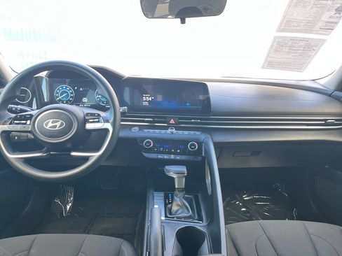 Used 2024 Hyundai Elantra SEL FWD image 12
