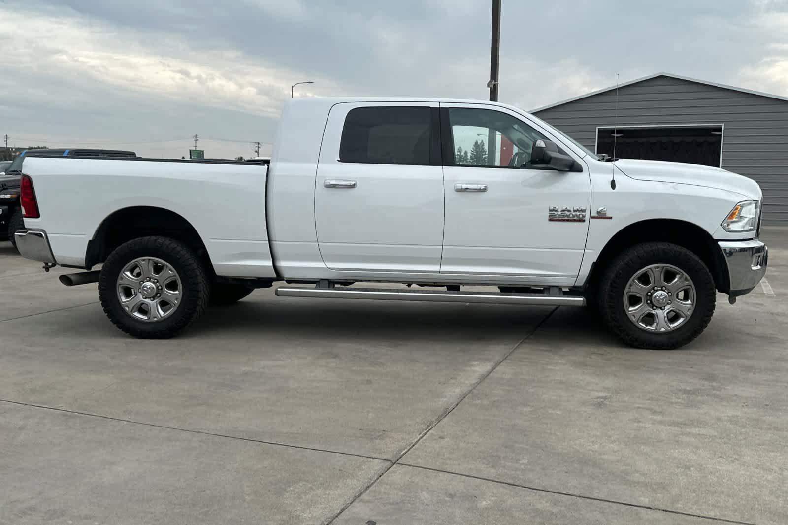 Used 2014 RAM 2500 SLT w/ Luxury Group AWD/4WD image 9