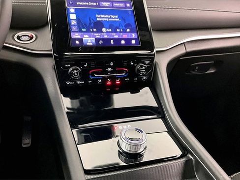New 2025 Jeep Grand Cherokee L Altitude image 7