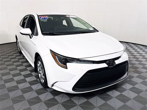 Certified 2025 Toyota Corolla LE image 1