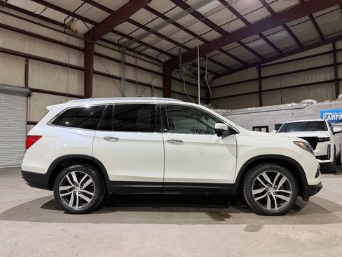 Used 2017 Honda Pilot Touring image 4