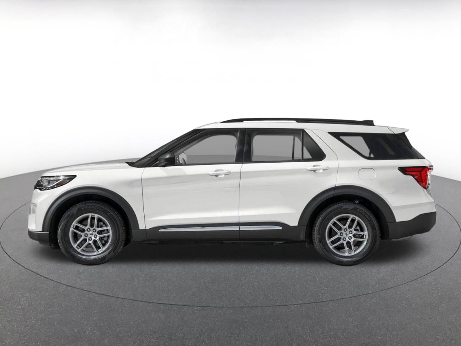 Used 2026 Ford Explorer Active AWD/4WD image 3