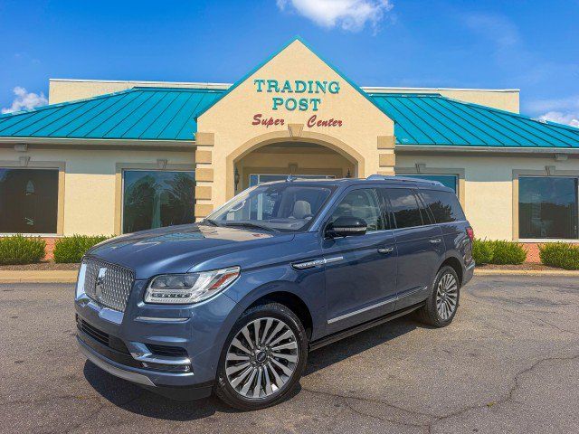 Used 2019 Lincoln Navigator Reserve AWD/4WD image 2