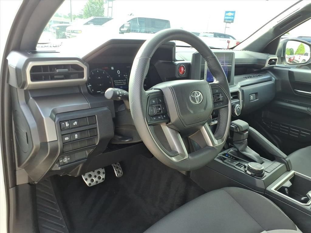 Used 2025 Toyota Tacoma TRD Sport AWD/4WD image 18