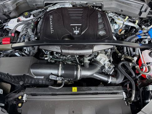 Used 2025 Maserati Grecale GT AWD/4WD image 39