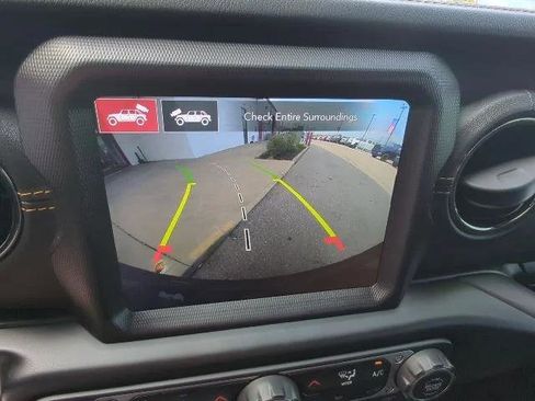 Certified 2022 Jeep Wrangler Unlimited Sahara AWD/4WD image 18
