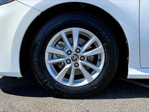 Used 2025 Toyota Camry LE image 9
