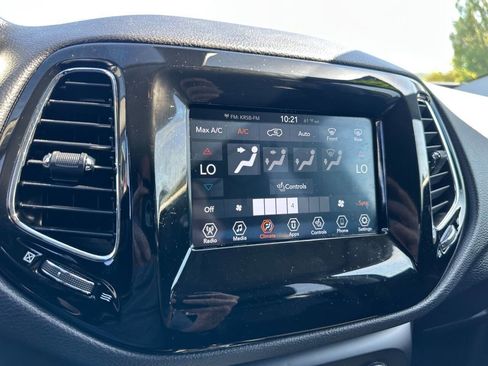 Used 2020 Jeep Compass Latitude image 12