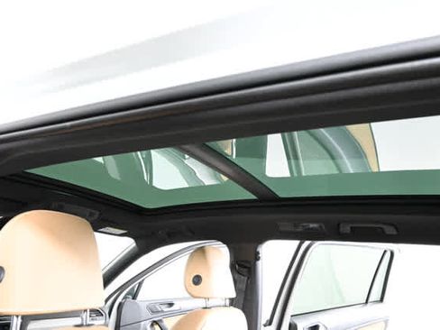 Used 2024 Volkswagen Tiguan SE R-Line image 5