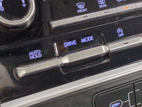 Used 2025 Hyundai Santa Fe SE FWD image 30