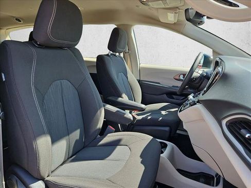 Used 2024 Chrysler Voyager LX FWD image 21