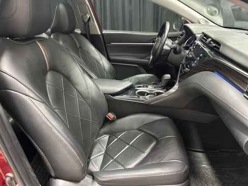 Used 2019 Toyota Camry XLE image 33