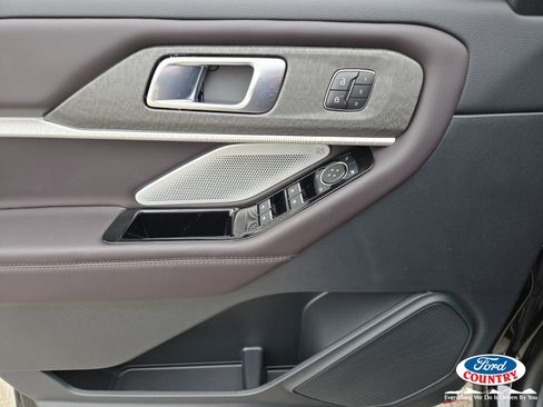 New 2026 Ford Explorer Platinum image 10