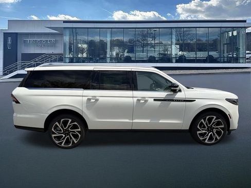 New 2027 Lincoln Navigator L Black Label AWD/4WD image 9