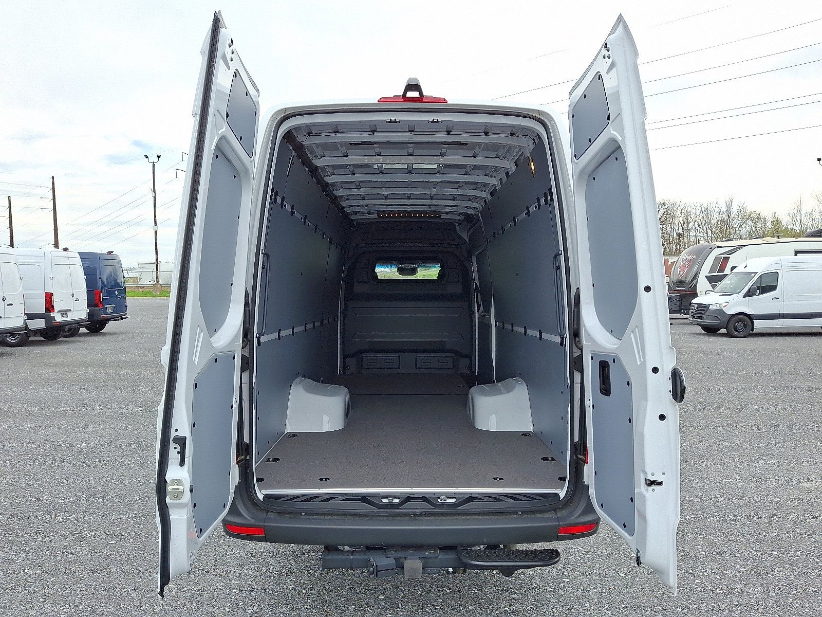 Used 2024 Mercedes-Benz Sprinter 3500 image 9