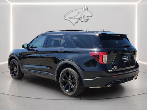 Used 2023 Ford Explorer XLT AWD/4WD image 3