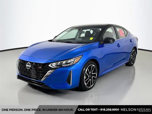 Certified 2025 Nissan Sentra SR w/ SR Premium Package FWD image 1