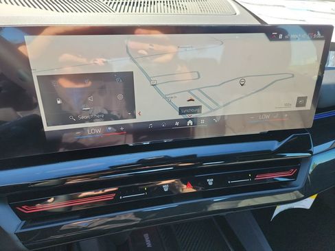 New 2025 BMW 530i xDrive w/ Premium Package image 14