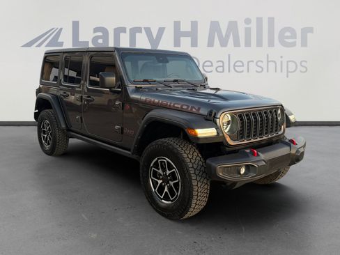 Used 2024 Jeep Wrangler Unlimited Rubicon AWD/4WD image 7