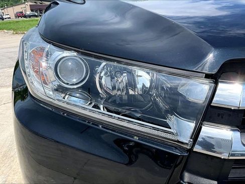 Used 2019 Toyota Highlander Limited Platinum AWD/4WD image 30