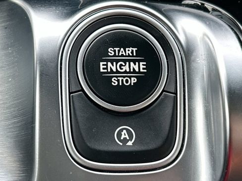Used 2020 Mercedes-Benz GLB 250 w/ Premium Package image 19