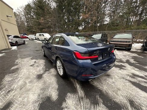 Used 2023 BMW 330i xDrive Sedan w/ Premium Package image 9