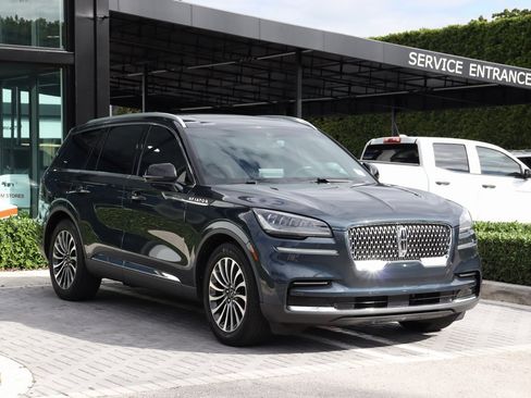 Used 2023 Lincoln Aviator Reserve w/ Elements Package Plus image 2
