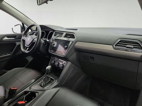 Used 2021 Volkswagen Tiguan SE FWD image 25
