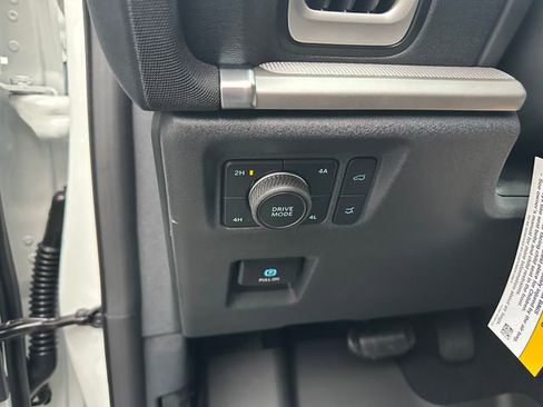 New 2025 Ford Expedition Active image 11