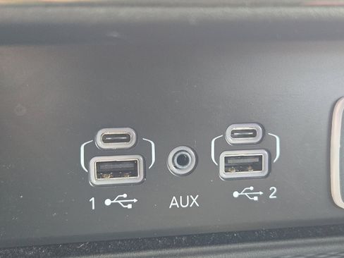 Used 2022 Jeep Grand Cherokee L Limited w/ Luxury Tech Group II image 19