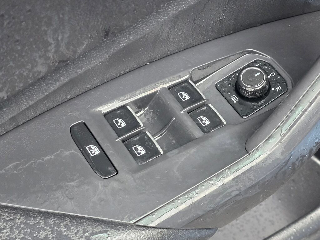 Used 2021 Volkswagen Jetta SE w/ SE Cold Weather Package FWD image 19