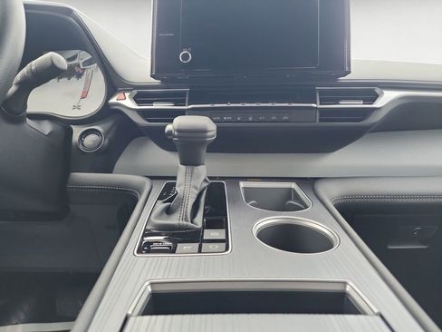 Used 2025 Toyota Sienna LE image 11