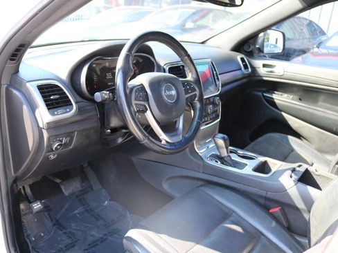 Used 2019 Jeep Grand Cherokee Altitude AWD/4WD image 14