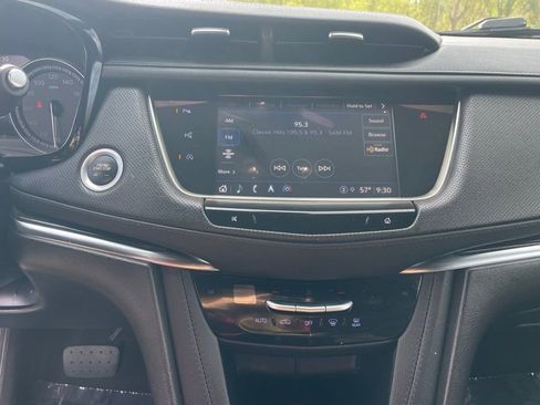 Used 2022 Cadillac XT5 Premium Luxury w/ Technology Package AWD/4WD image 24