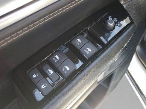 Used 2024 Jeep Wagoneer Series II w/ Flexible Seating Group RWD image 15