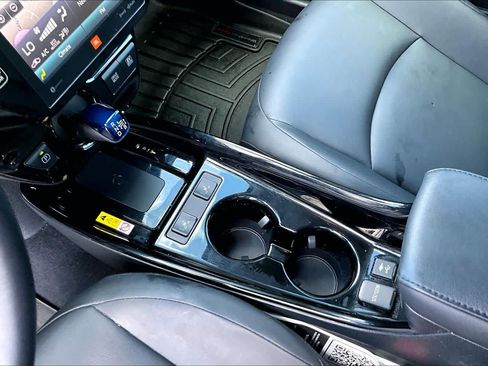 Used 2019 Toyota Prius Limited FWD image 17