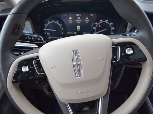 Used 2021 Lincoln Corsair AWD w/ Premium Package image 11