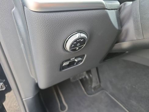 Certified 2025 Mercedes-Benz GLC 300 4MATIC image 23