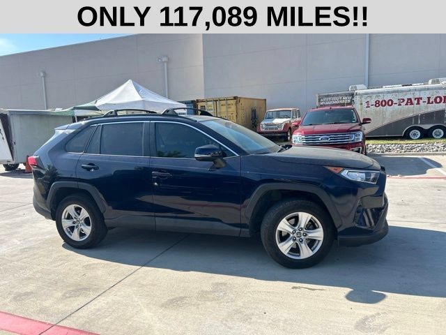 Used 2019 Toyota RAV4 XLE w/ Convenience Package FWD image 2