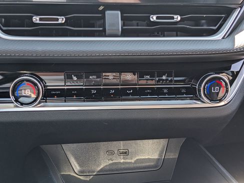 New 2026 Chevrolet Equinox LT image 13