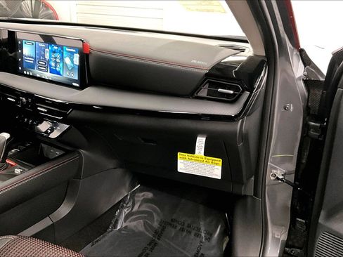 New 2026 Nissan Kicks SR w/ Cold Weather Package FWD image 31