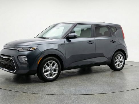 Used 2025 Kia Soul LX w/ LX Technology Package FWD image 3